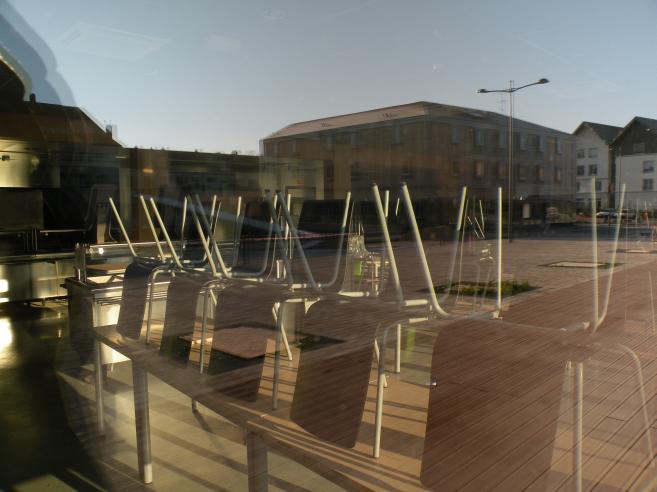  reflets dans la vitre